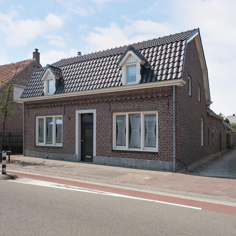 dakkapel met puntdak